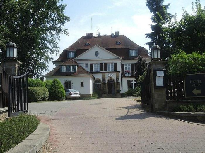 Hotel Veba Броумов Экстерьер фото