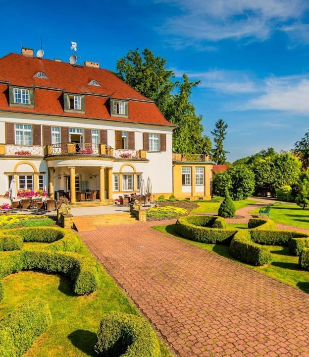 Hotel Veba Броумов Экстерьер фото