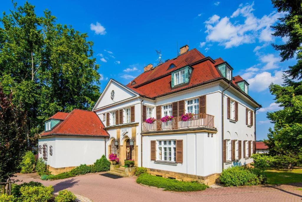 Hotel Veba Броумов Экстерьер фото