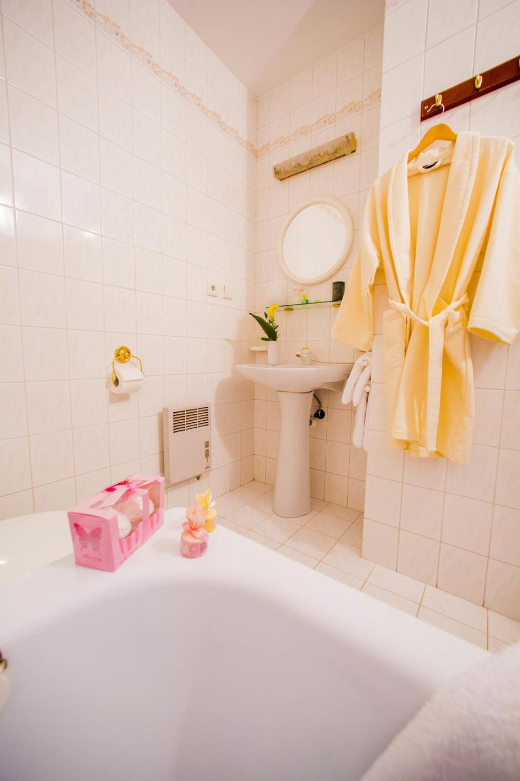 Hotel Veba Броумов Экстерьер фото