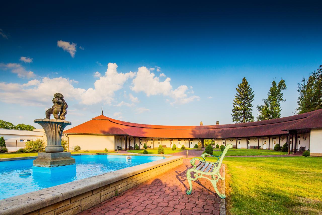 Hotel Veba Броумов Экстерьер фото