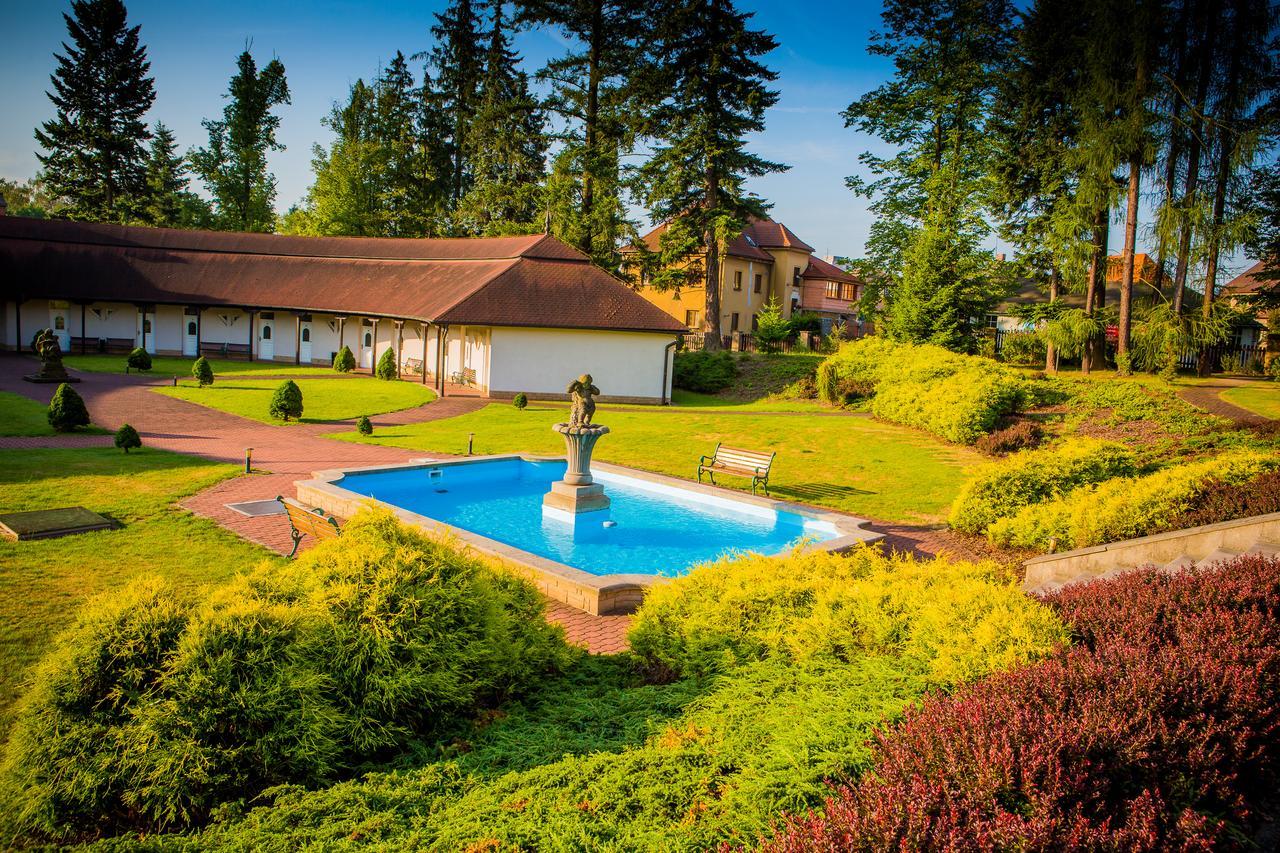 Hotel Veba Броумов Экстерьер фото