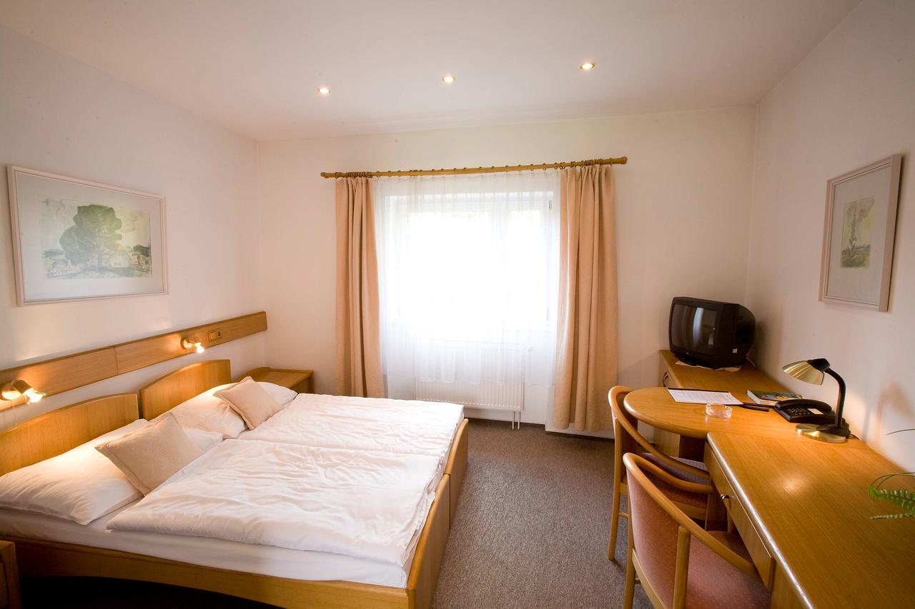 Hotel Veba Броумов Экстерьер фото