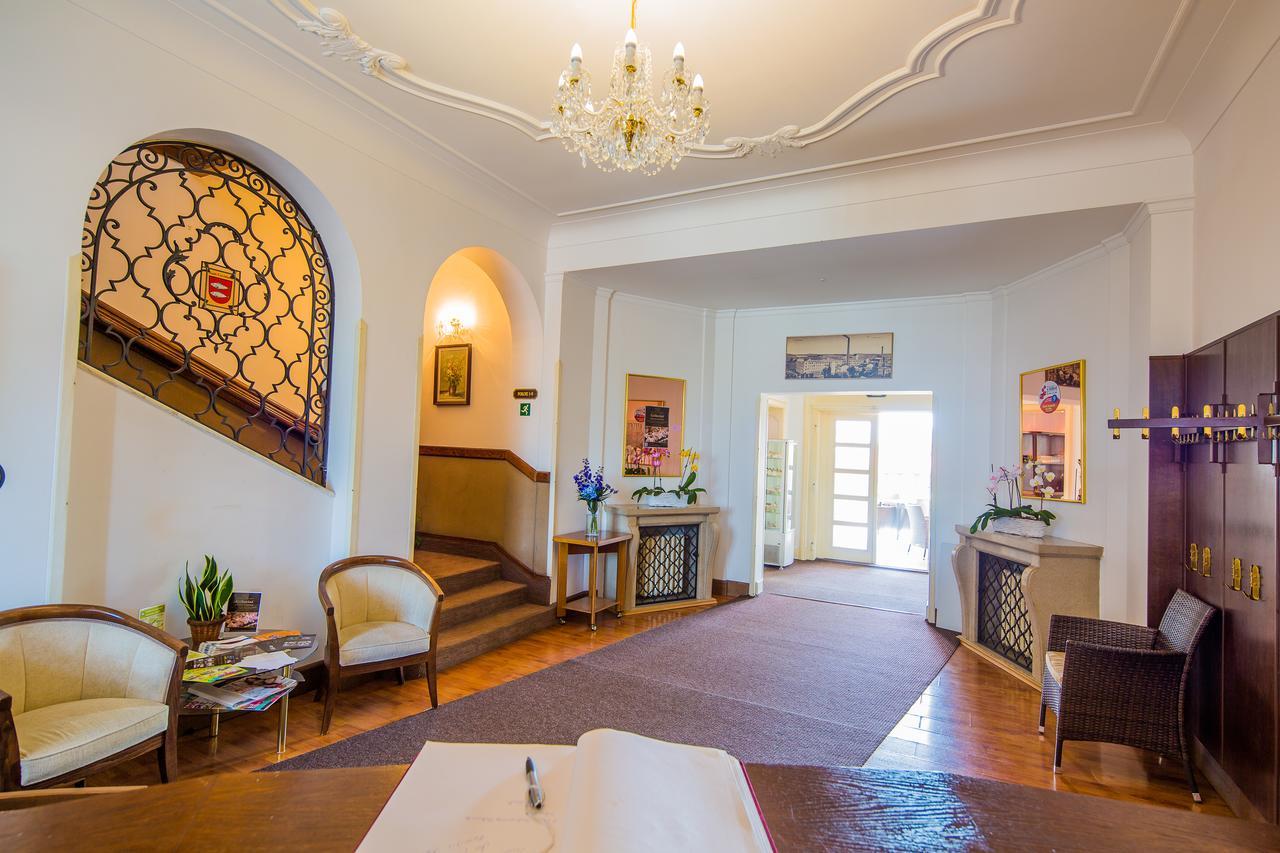 Hotel Veba Броумов Экстерьер фото