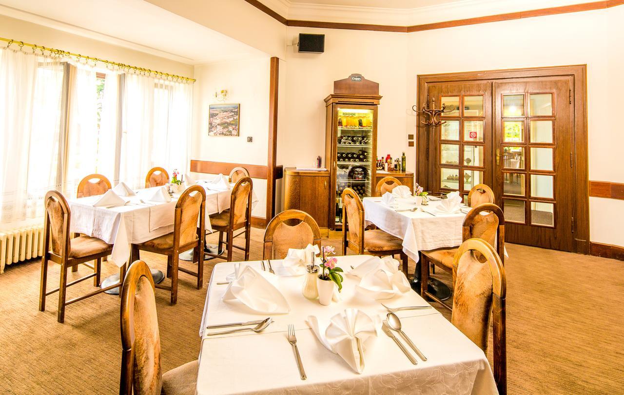 Hotel Veba Броумов Экстерьер фото